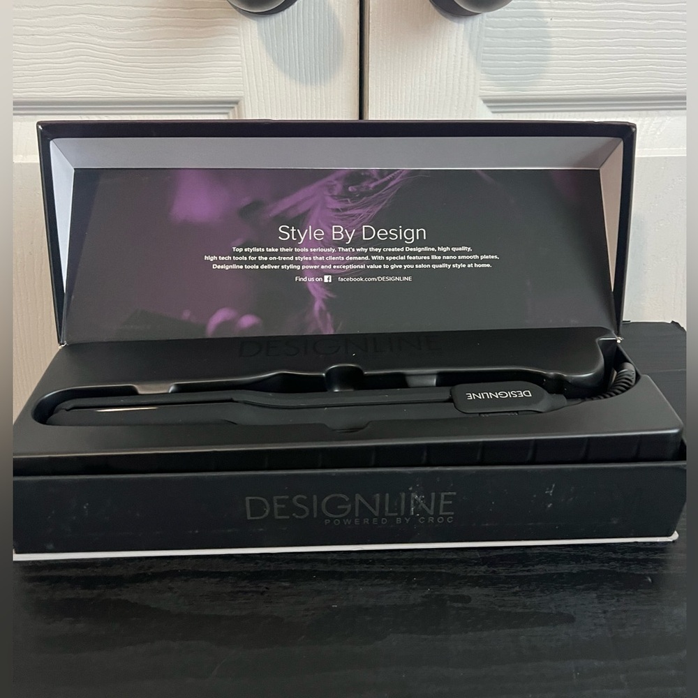 Regis DESIGNLINE, Powered by Croc Black Titanium Flat Iron Max Model WF021 1.5”